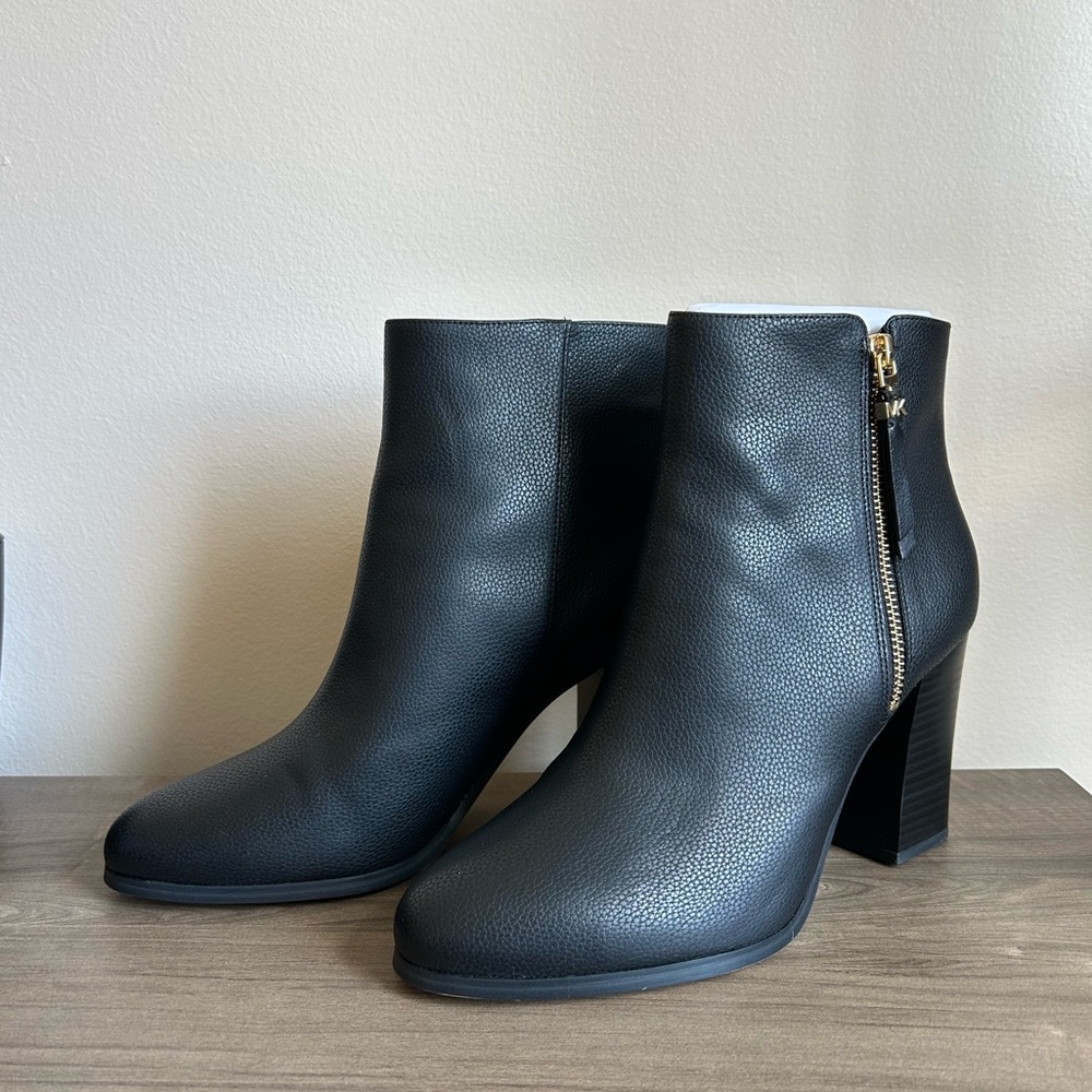 Michael Kors Britt Ankle Boot Black Size 10M New in Box